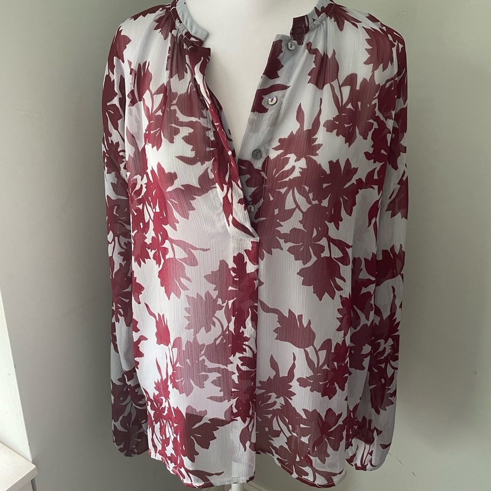 🚨FINAL PRICE 💸Lilac purple sheer floral top